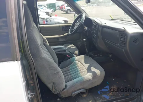 2001 Chevrolet S-10 Ls из США, поврежденный, VIN 1GCCT19W018225636